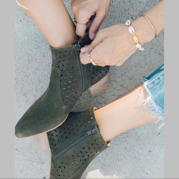 NIB Soludos Lola Perforated Pointed Toe Heeled Ankle Bootie Boots Olive Suede 8M - Picture 13 of 14